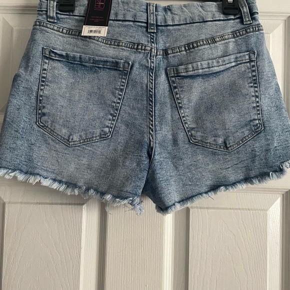 No Boundaries cut off shorts - Picture 2 of 3
